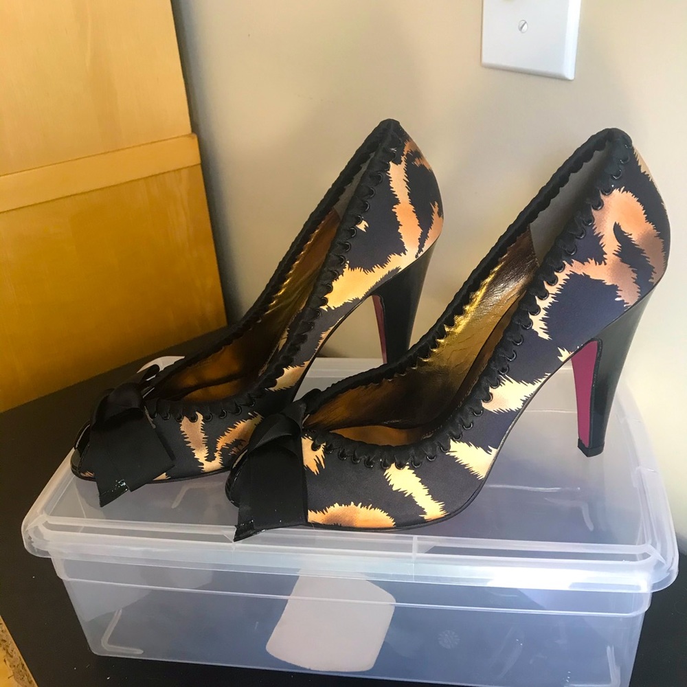 Betsy Johnson peep toe leopard